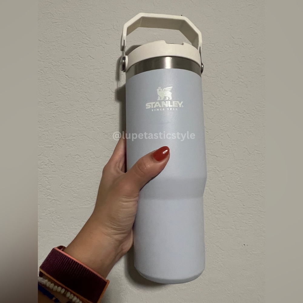Stanley IceFlow Tumbler Flip Straw
30 oz -  RARE SOLD OUT Cloud
